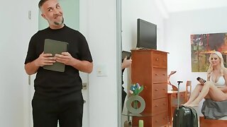 Pornstar has some time to devote to the guest. She